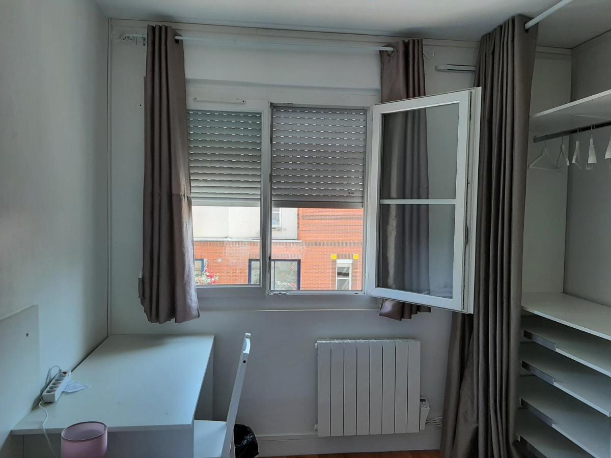 Pratique Et Calme Dans Centre De Evry Apartment Courcouronnes Luaran gambar